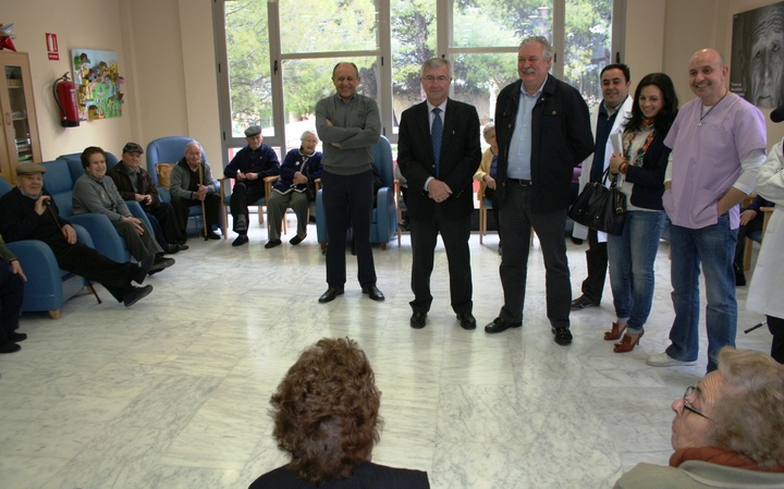 El director general de Personas Mayores del IMAS visita El Centro de Día 'Virgen de Las Maravillas' de Cehegín