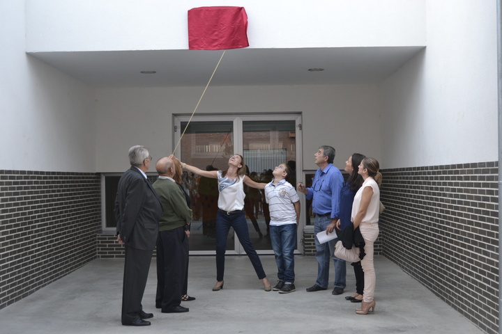 El pabellón de Infantil del CEIP Nuestra Señora de los Ángeles recibe el nombre de Maestro Fermín Fernández Rodríguez