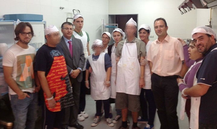 El director general de Personas con Discapacidad del Instituto Murciano de Acción Social, Juan Castaño, visita las instalaciones de Astrade
