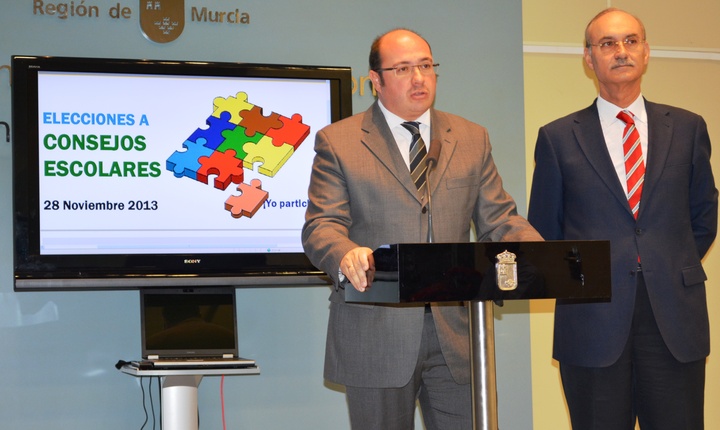 El consejero Pedro Antonio S&aacute;nchez presenta en Rueda de Prensa las novedades en las elecciones a los Consejos Escolares este curso