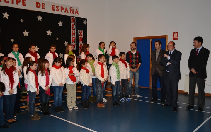 El consejero de Educaci&oacute;n, Universidades y Empleo asiste a la actuaci&oacute;n navide&ntilde;a del CEIP Pr&iacute;ncipe de Espa&ntilde;a en Alhama