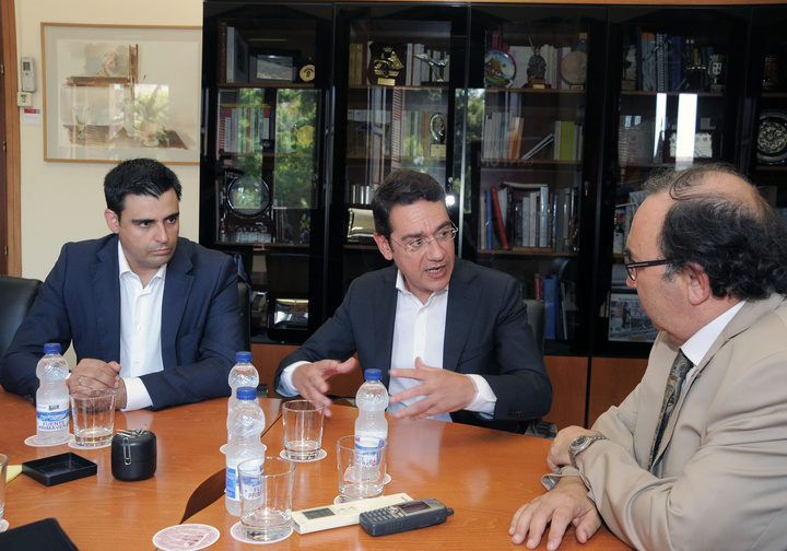 El consejero de Presidencia y Empleo, José Gabriel Ruiz, se reúne con el rector de la Universidad de Murcia, José Orihuela