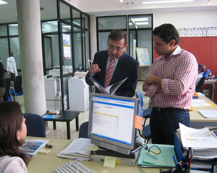 Visita del director general de Vivienda a la ventanilla única de vivienda de la Comunidad Autónoma de la Región de Murcia en Cartagena