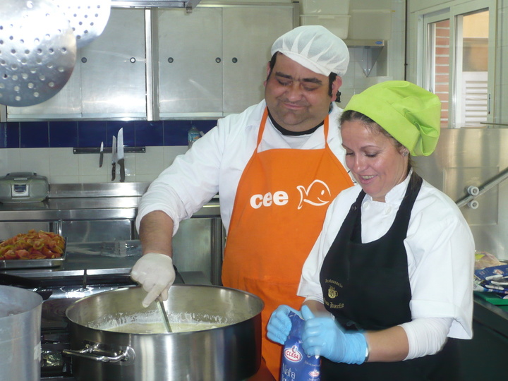 Trabajadores del centro especial de empleo de Aidemar, uno de los que ha recibido ayudas para su modernización (II)